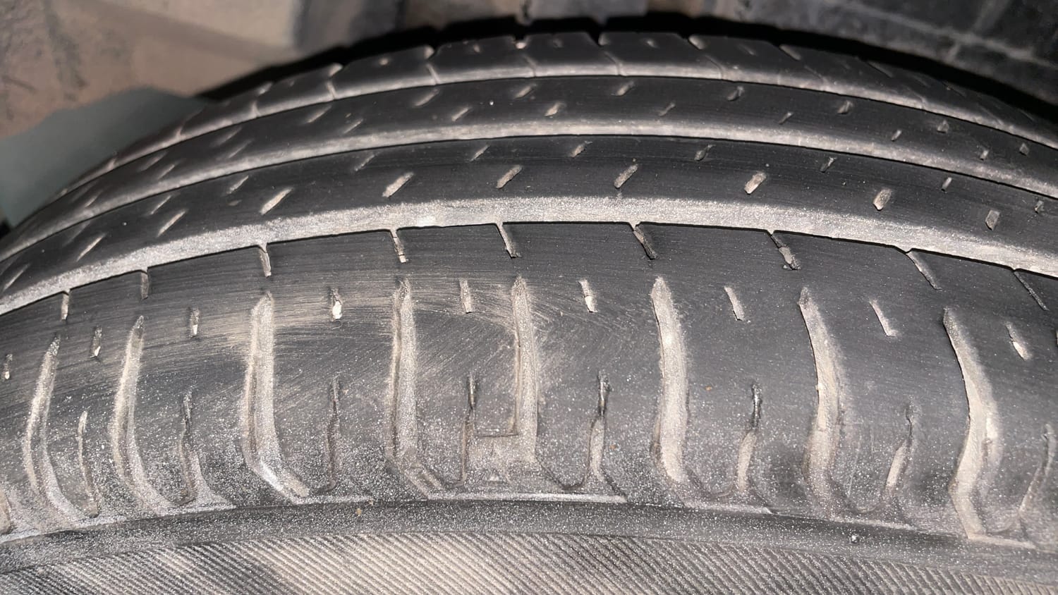 Used 2018 Maruti Suzuki Dzire VXi AMT Petrol Automatic tyres RIGHT REAR TYRE TREAD VIEW