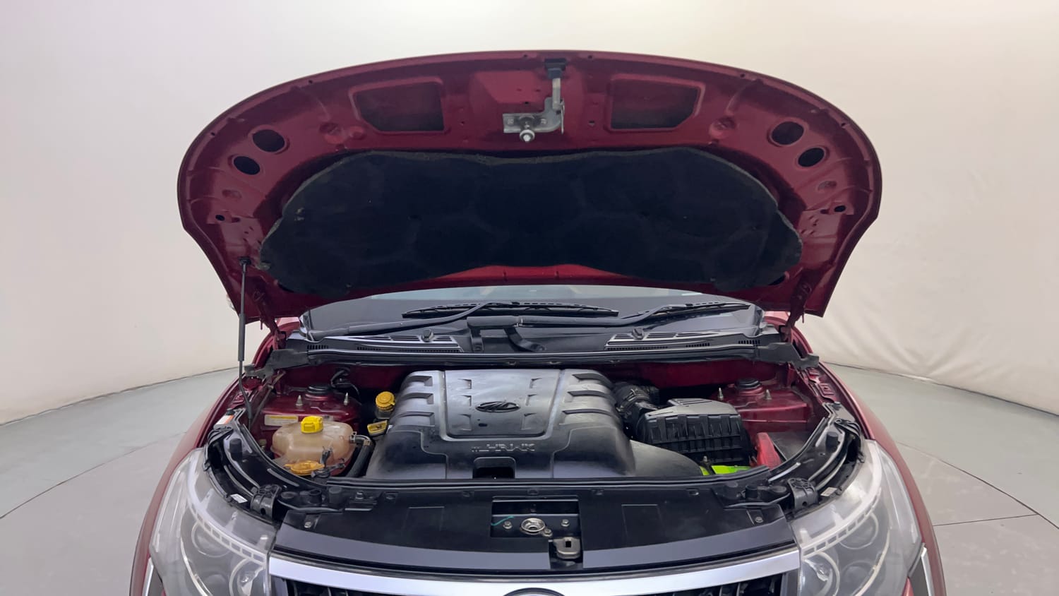 Used 2019 Mahindra XUV500 W9 AT Diesel Automatic engine ENGINE & BONNET OPEN FRONT VIEW