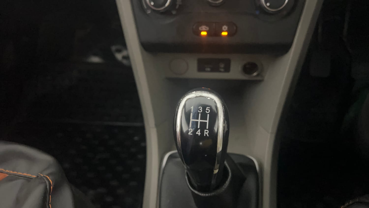 Used 2017 Tata Tiago Revotorq XZ Diesel Manual interior GEAR  KNOB VIEW