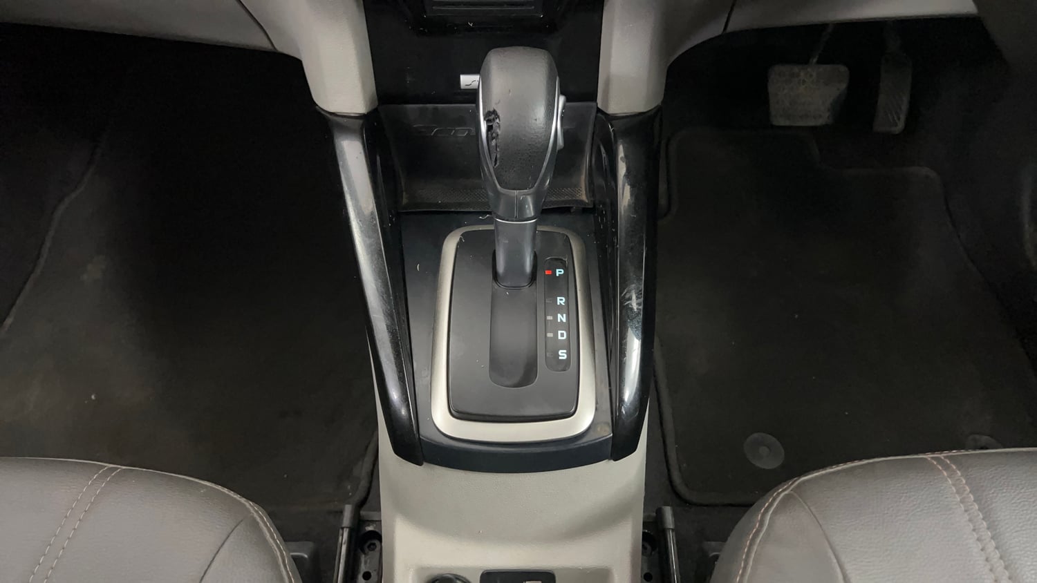 Used 2017 Ford EcoSport Titanium 1.5L Ti-VCT AT Petrol Automatic interior GEAR  KNOB VIEW