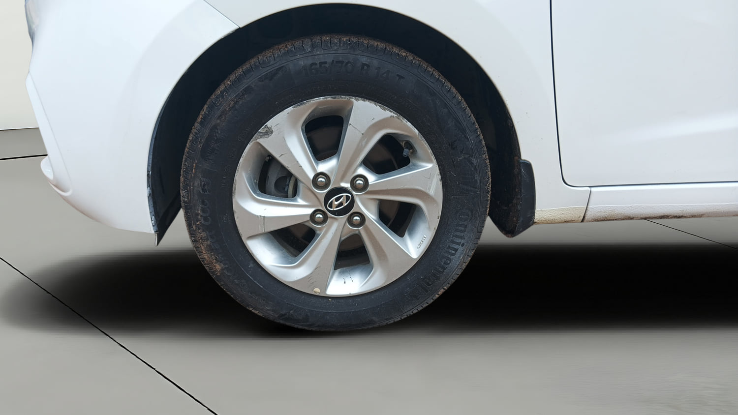 Used 2018 Hyundai Xcent SX Petrol Manual tyres LEFT FRONT TYRE RIM VIEW