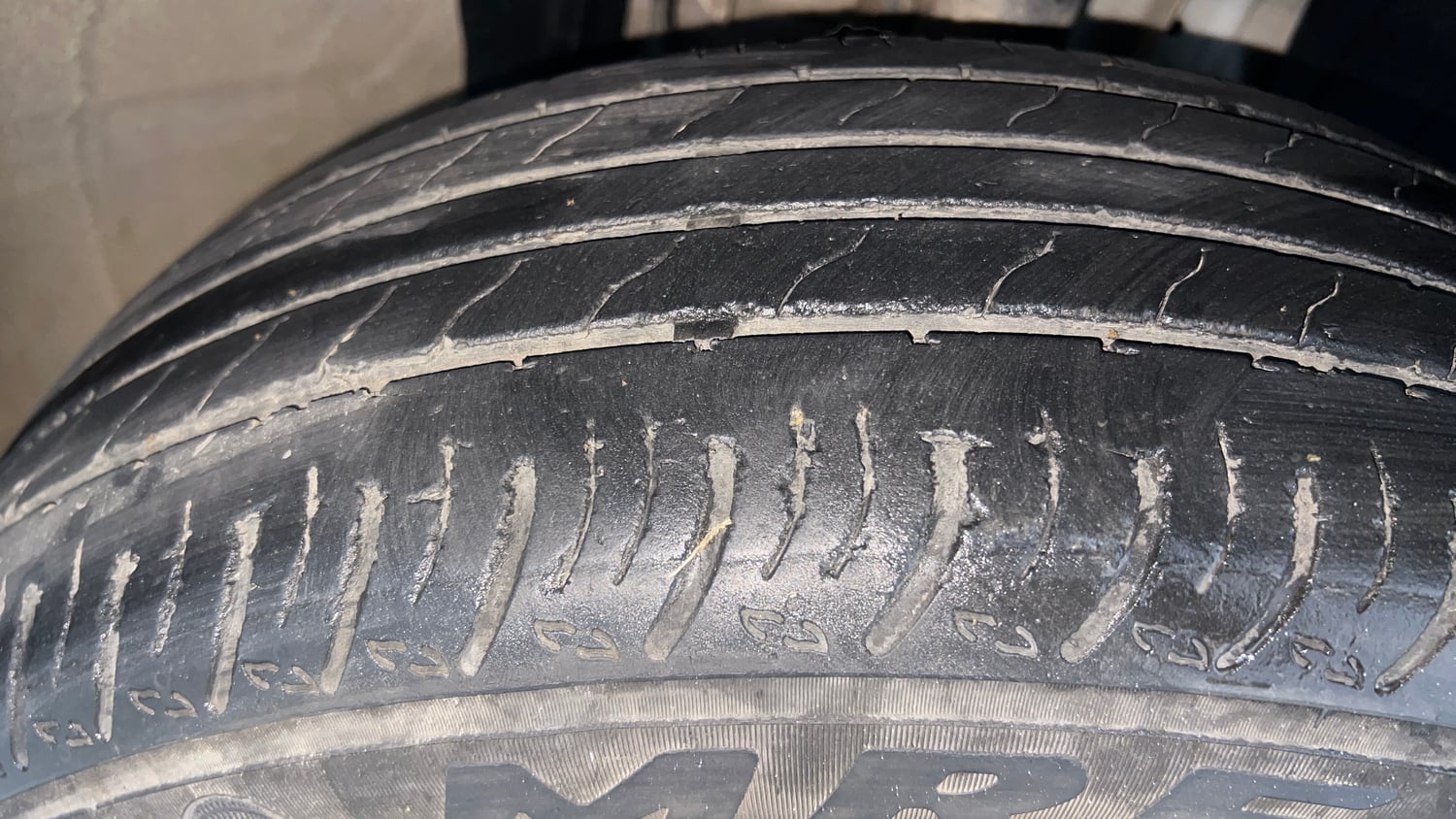 Used 2022 Renault Kiger RXZ Turbo CVT Petrol Automatic tyres RIGHT FRONT TYRE TREAD VIEW