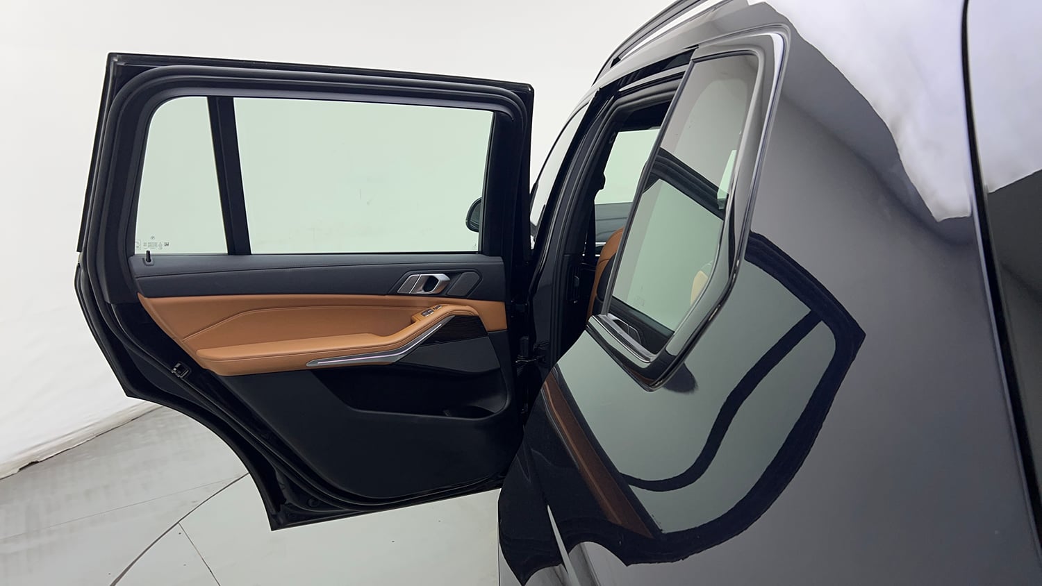 Used 2021 BMW X7 xDrive40i M Sport Petrol Automatic interior LEFT REAR DOOR OPEN VIEW