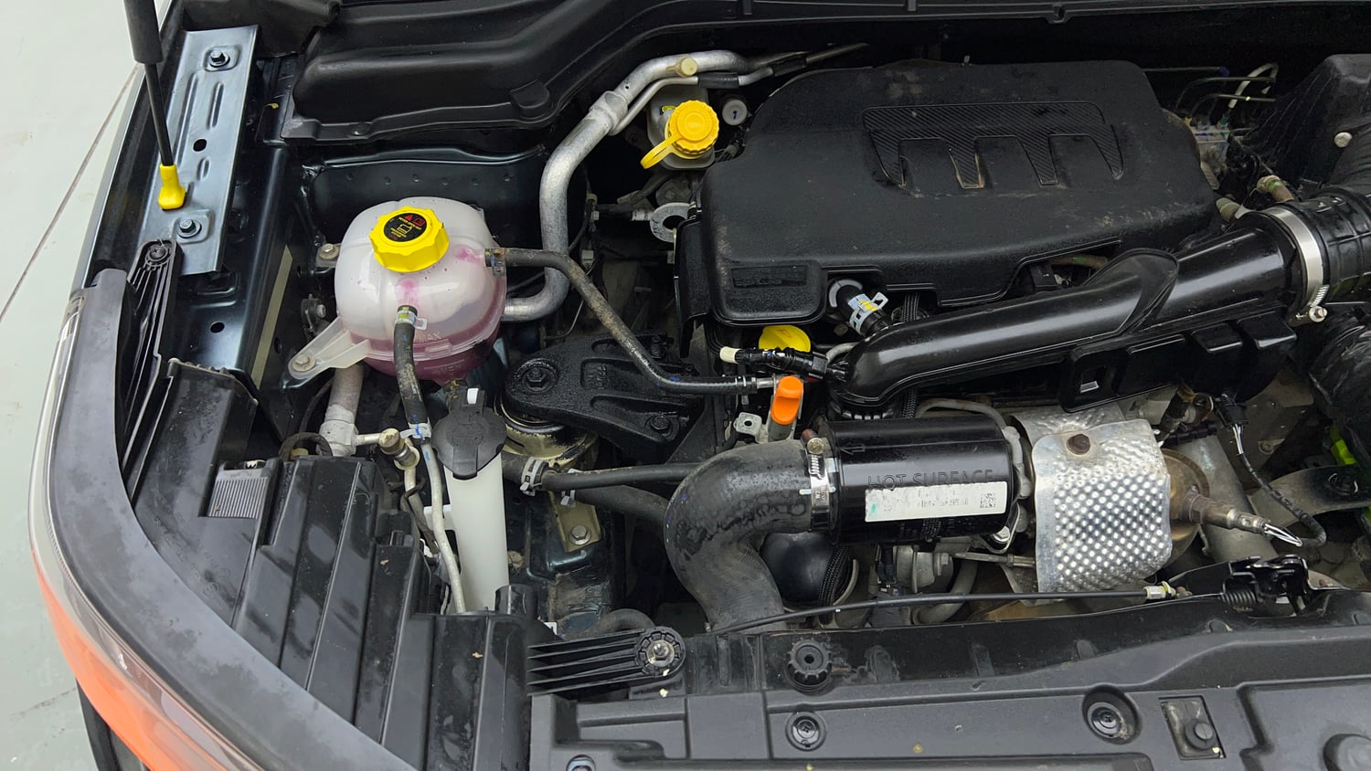 Used 2022 Mahindra XUV 300 W8 (O) 1.2 Petrol AMT Petrol Automatic engine ENGINE RIGHT SIDE VIEW