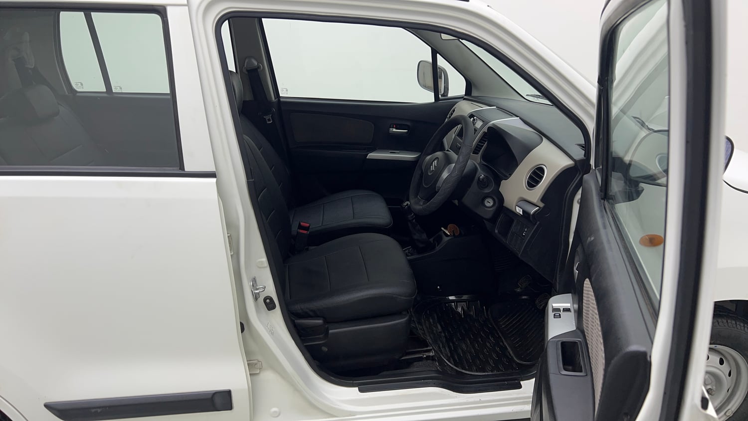 Used 2013 Maruti Suzuki Wagon R LXI Petrol Manual interior RIGHT SIDE FRONT DOOR CABIN VIEW