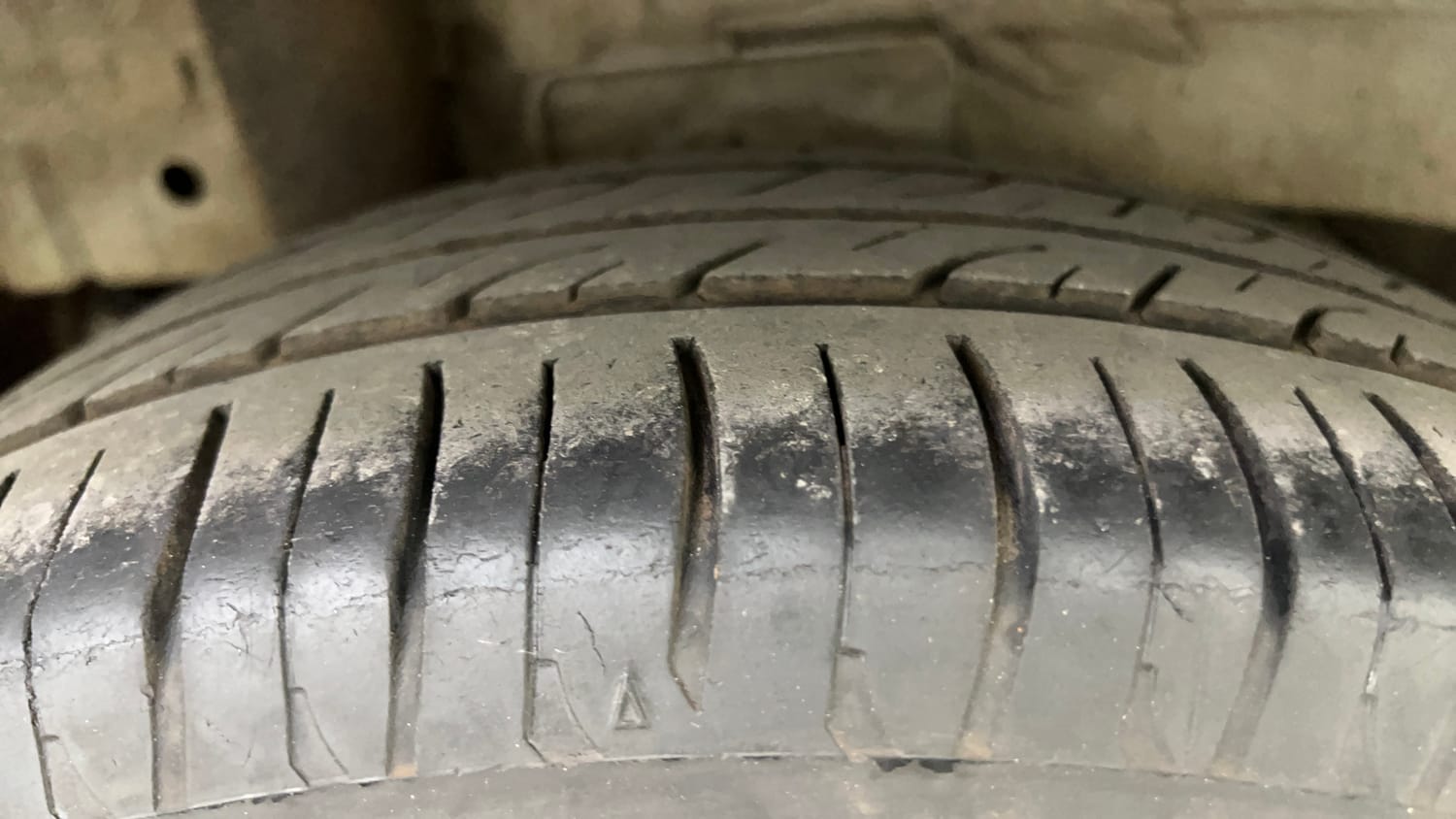 Used 2016 Mahindra KUV100 K8 6 STR Petrol Manual tyres RIGHT REAR TYRE TREAD VIEW