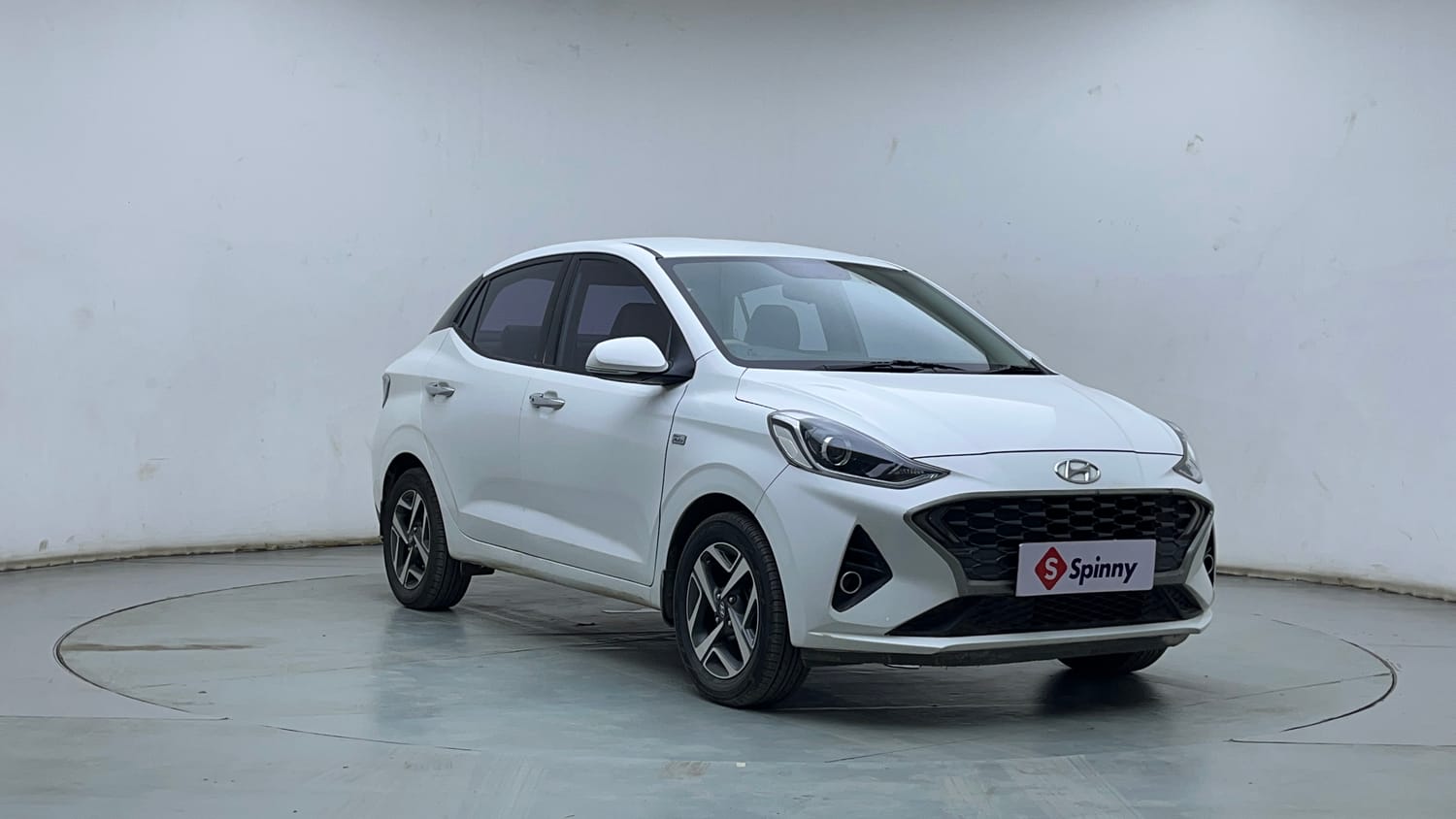 Used 2021 Hyundai Aura SX Plus 1.2 AMT Petrol Petrol Automatic exterior RIGHT FRONT CORNER VIEW