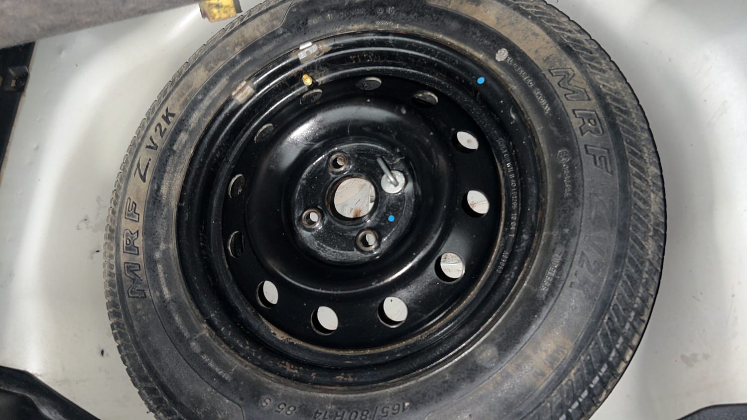Used 2016 Maruti Suzuki Swift VXi Petrol Manual tyres SPARE TYRE VIEW
