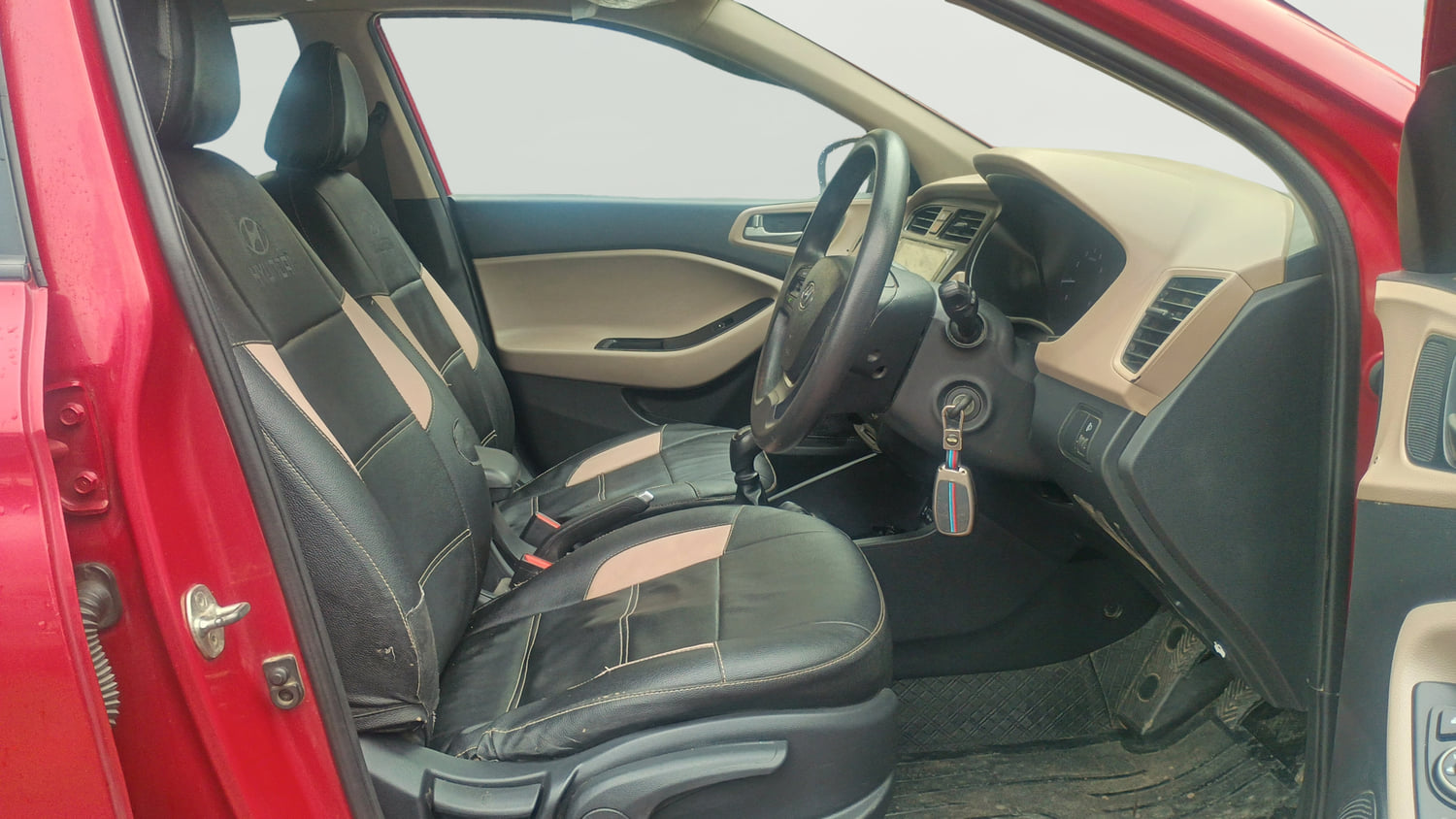 Used 2018 Hyundai Elite i20 Sportz 1.2 Petrol Manual interior RIGHT SIDE FRONT DOOR CABIN VIEW