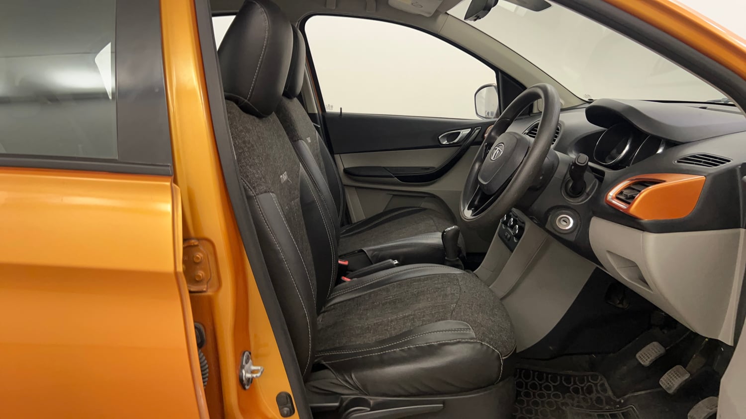 Used 2018 Tata Tiago Revotron XZ Petrol Manual interior RIGHT SIDE FRONT DOOR CABIN VIEW