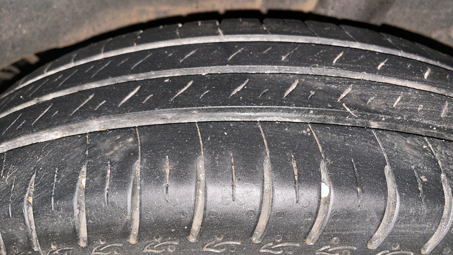 Used 2024 Renault Triber RXT Petrol Manual tyres LEFT REAR TYRE TREAD VIEW