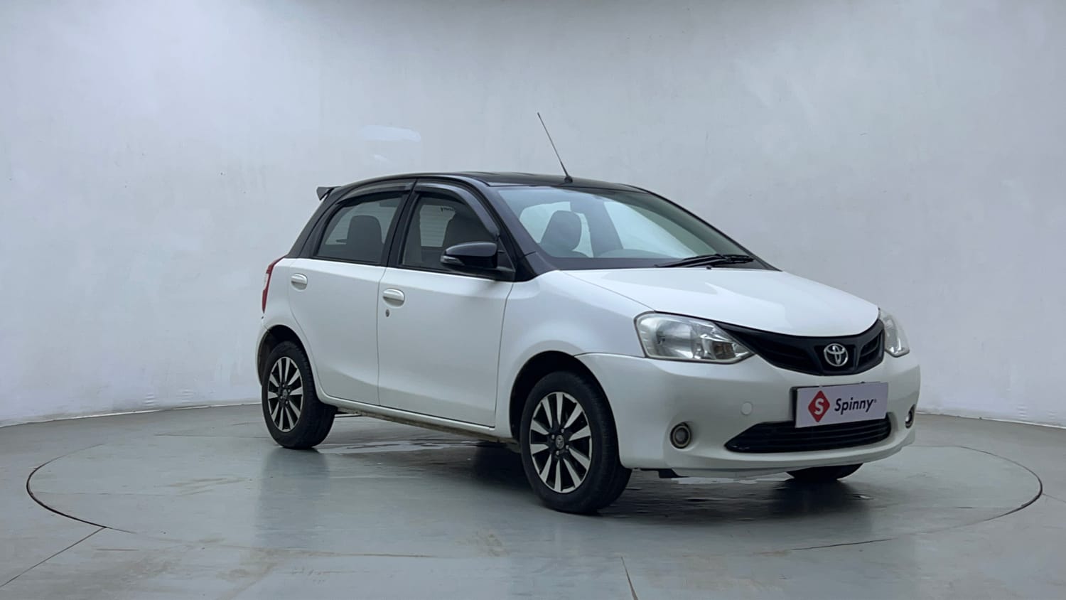 Used 2016 Toyota Etios Liva V Petrol Manual exterior RIGHT FRONT CORNER VIEW