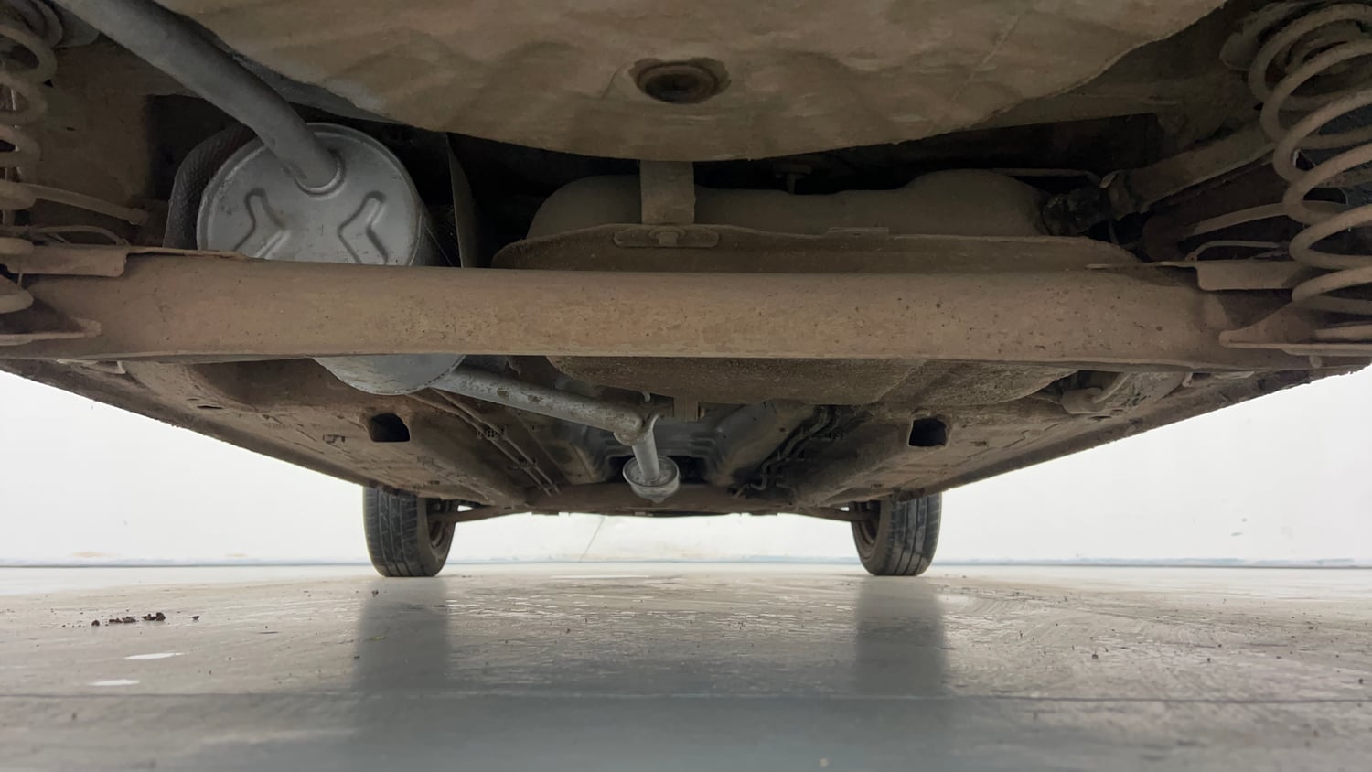 Used 2021 Renault Kwid RXT 1.0 AMT Opt Petrol Automatic extra REAR UNDERBODY VIEW (TAKEN FROM REAR)