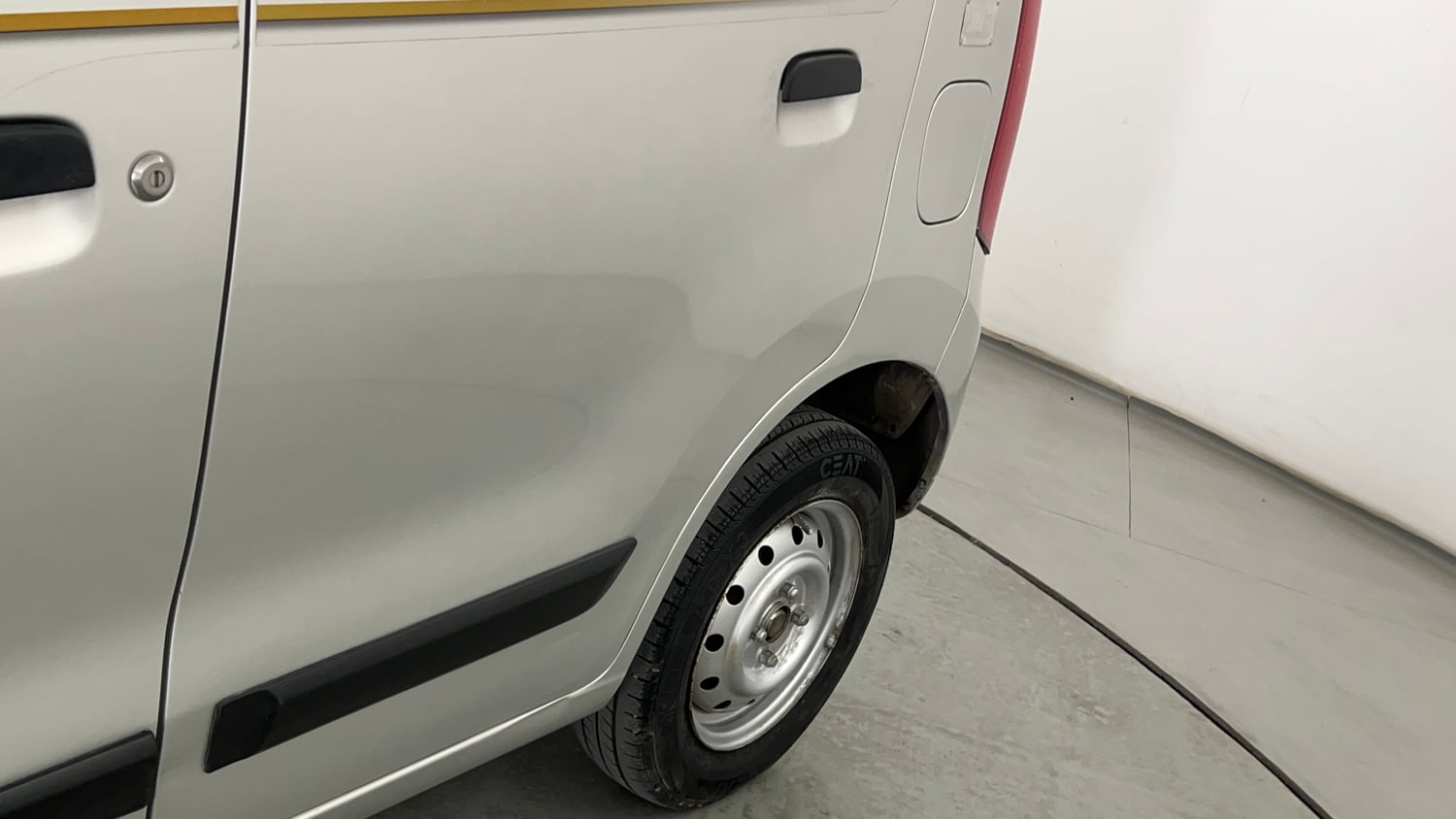 Used 2014 Maruti Suzuki Wagon R LXI CNG Cng Manual dents MINOR SCRATCH