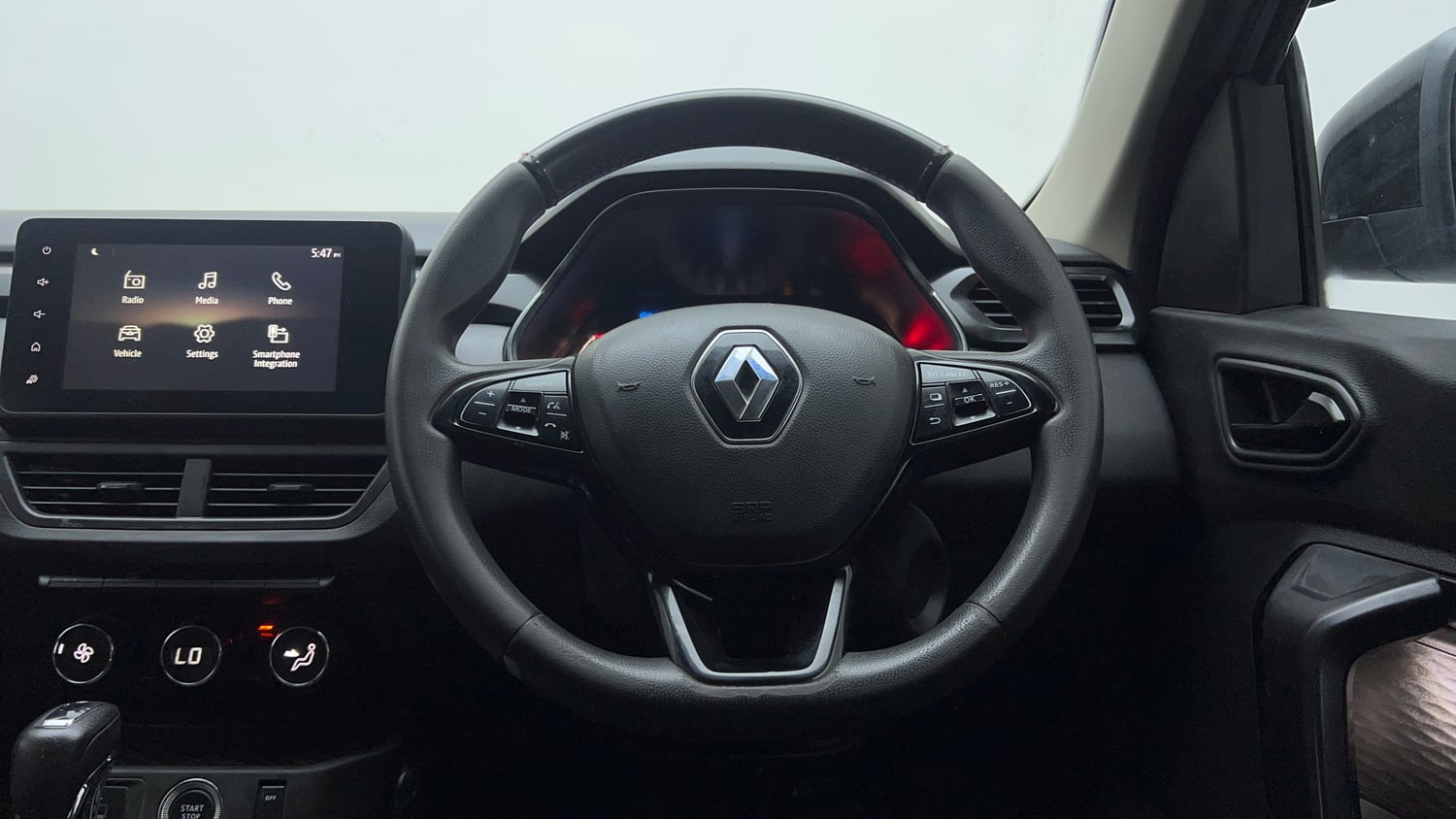 Used 2022 Renault Kiger RXZ Turbo CVT Petrol Automatic interior STEERING VIEW