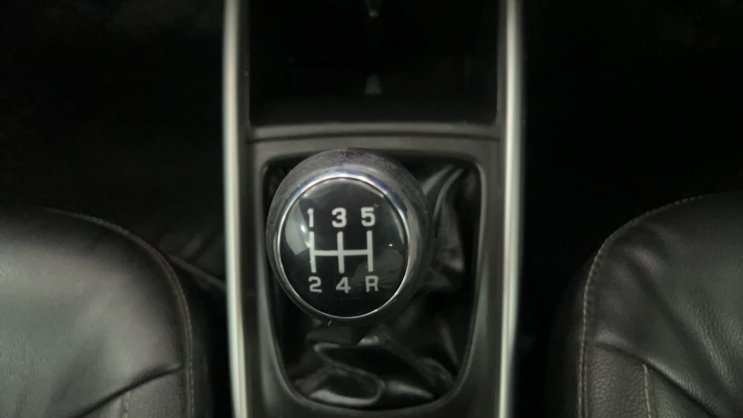 Used 2017 Maruti Suzuki Baleno Zeta 1.2 Petrol Manual interior GEAR  KNOB VIEW