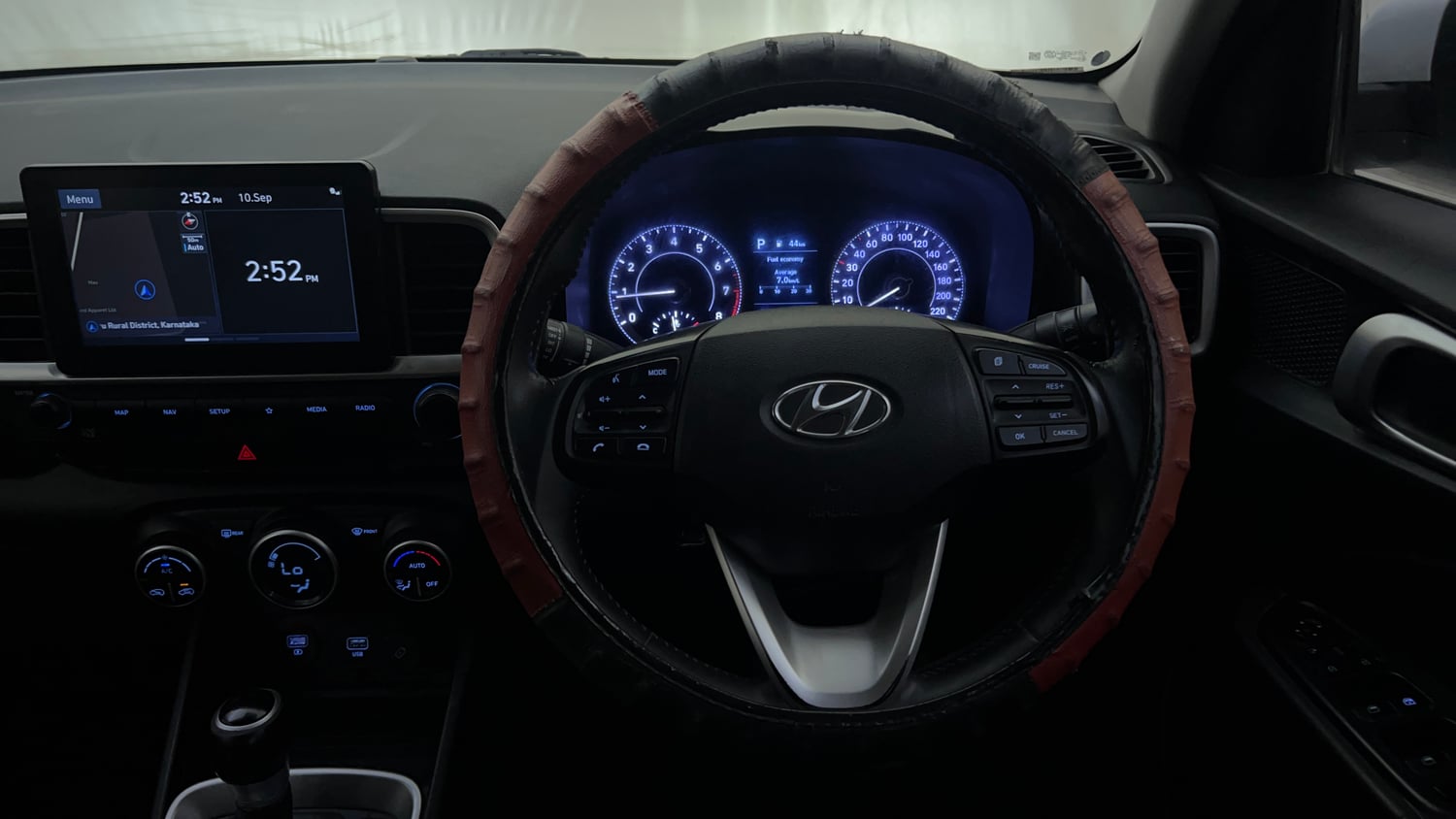Used 2019 Hyundai Venue SX Plus 1.0 Turbo DCT Petrol Automatic interior STEERING VIEW