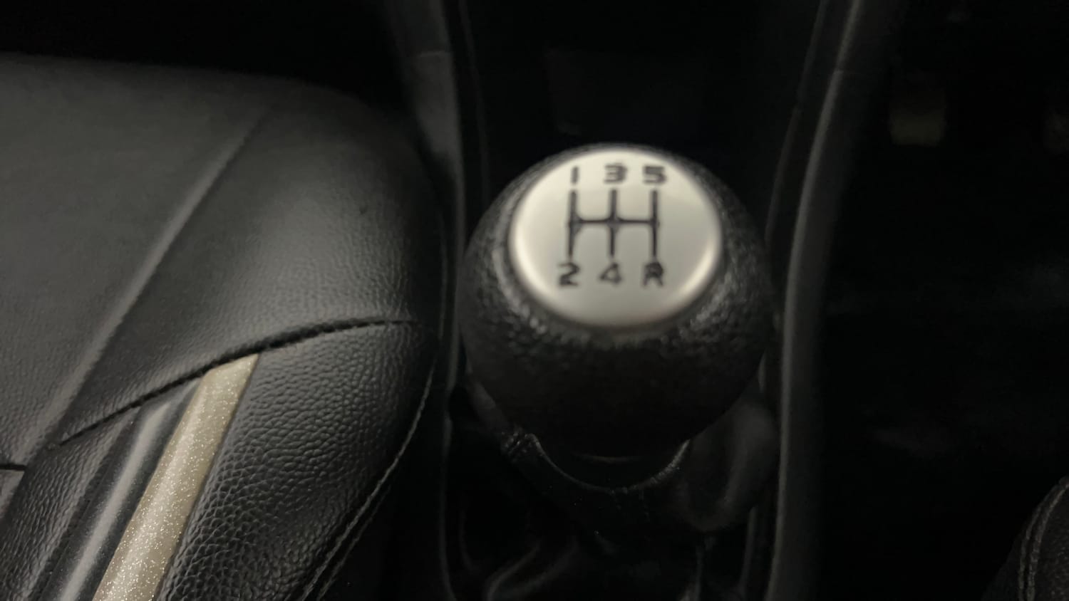 Used 2016 Maruti Suzuki Swift VXi Petrol Manual interior GEAR  KNOB VIEW