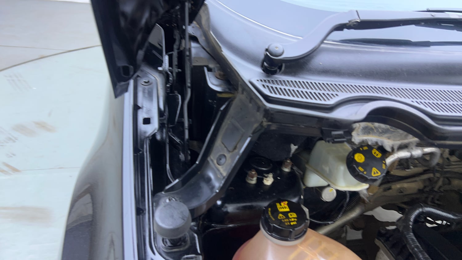Used 2019 Ford EcoSport Titanium + 1.5L Ti-VCT AT Petrol Automatic engine ENGINE RIGHT SIDE HINGE & APRON VIEW