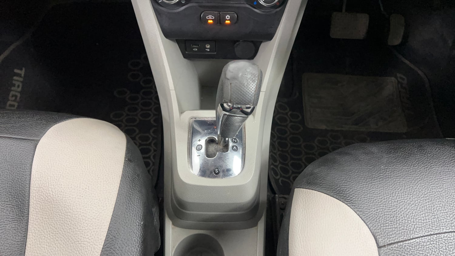 Used 2019 Tata Tiago Revotron XZA Petrol Automatic interior GEAR  KNOB VIEW