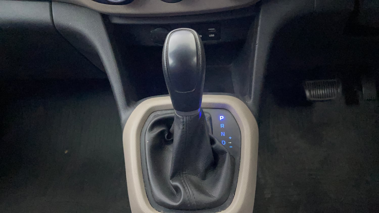 Used 2018 Hyundai Grand i10 Magna AT 1.2 Kappa VTVT Petrol Automatic interior GEAR  KNOB VIEW