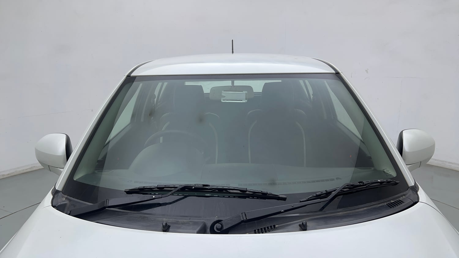 Used 2014 Maruti Suzuki Swift LXi Petrol Manual exterior FRONT WINDSHIELD VIEW