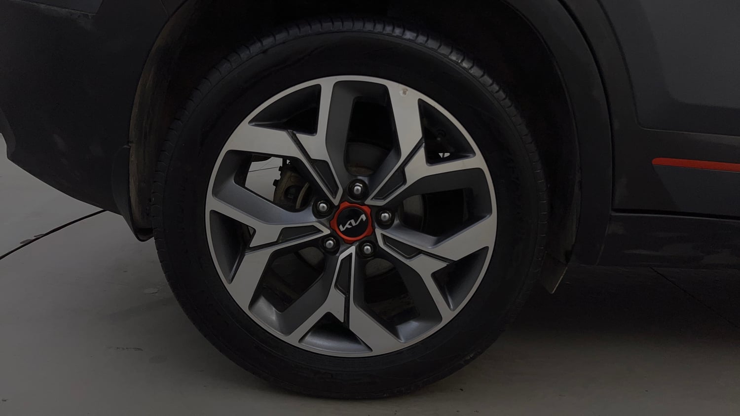 Used 2021 Kia Seltos X Line 1.5 Diesel AT Diesel Automatic tyres RIGHT REAR TYRE RIM VIEW