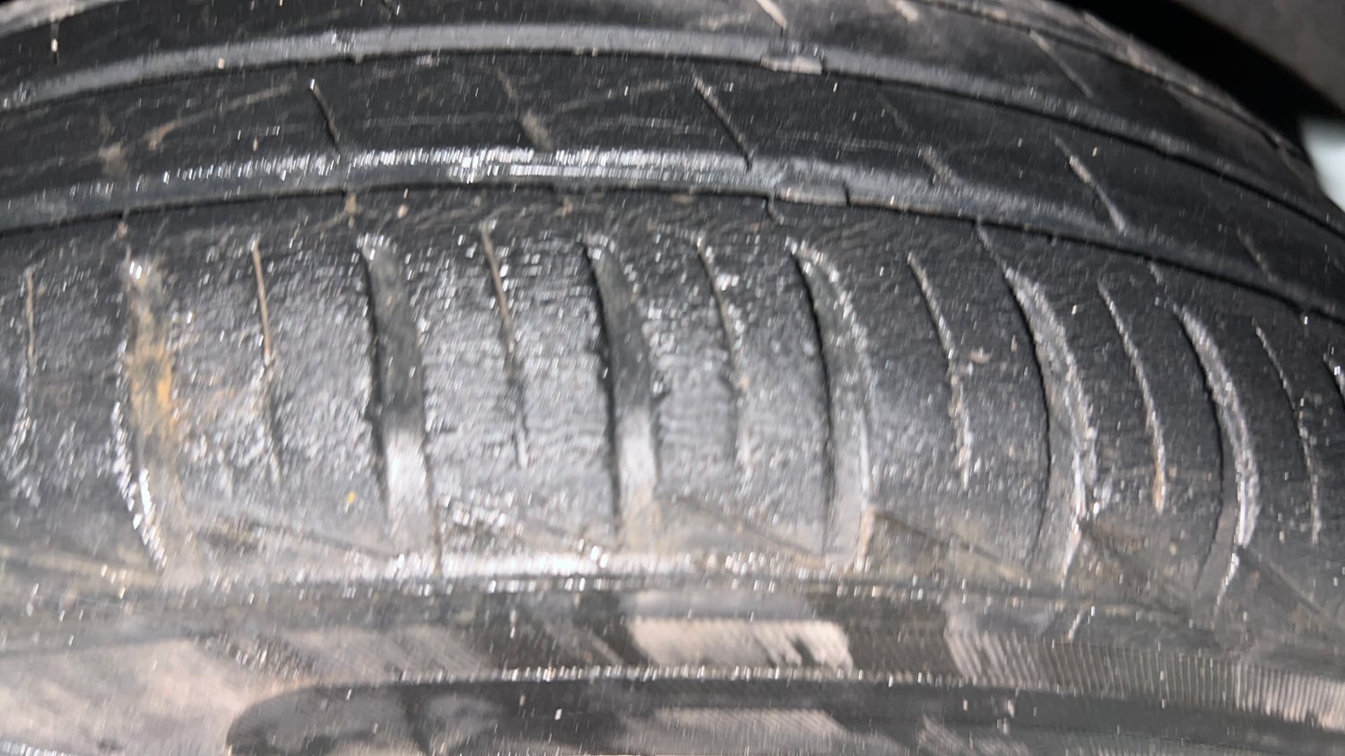 Used 2022 Renault Kwid RXT 1.0 Petrol Manual tyres LEFT REAR TYRE TREAD VIEW