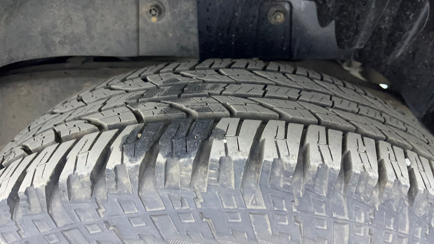 Used 2016 Mahindra TUV300 T8 Diesel Manual tyres LEFT REAR TYRE TREAD VIEW