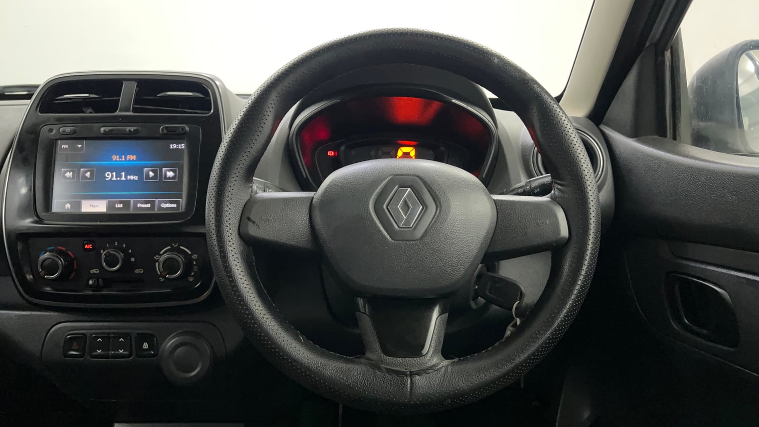 Used 2016 Renault Kwid RXT Petrol Manual interior STEERING VIEW