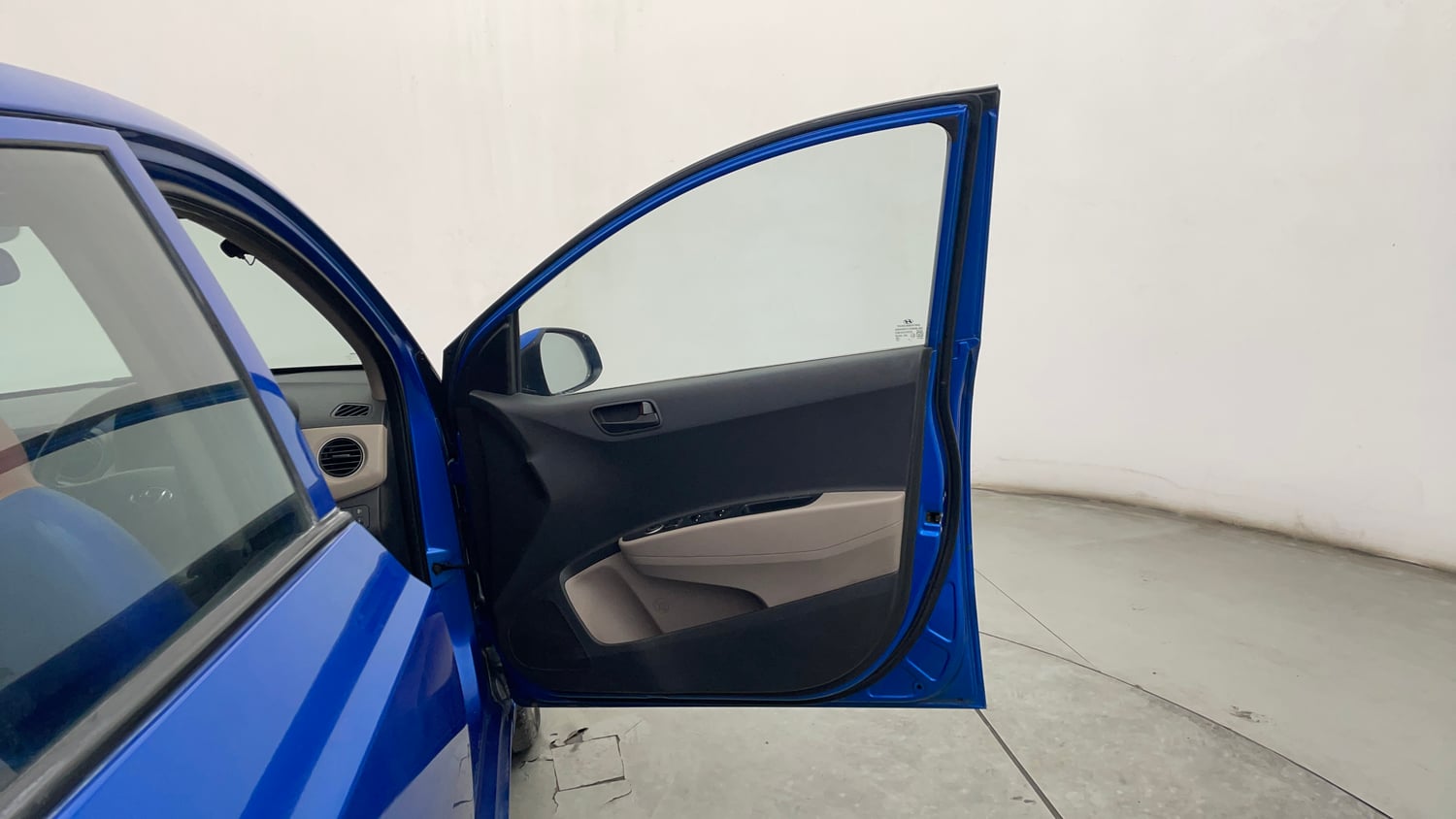 Used 2018 Hyundai Grand i10 Magna AT 1.2 Kappa VTVT Petrol Automatic interior RIGHT FRONT DOOR OPEN VIEW
