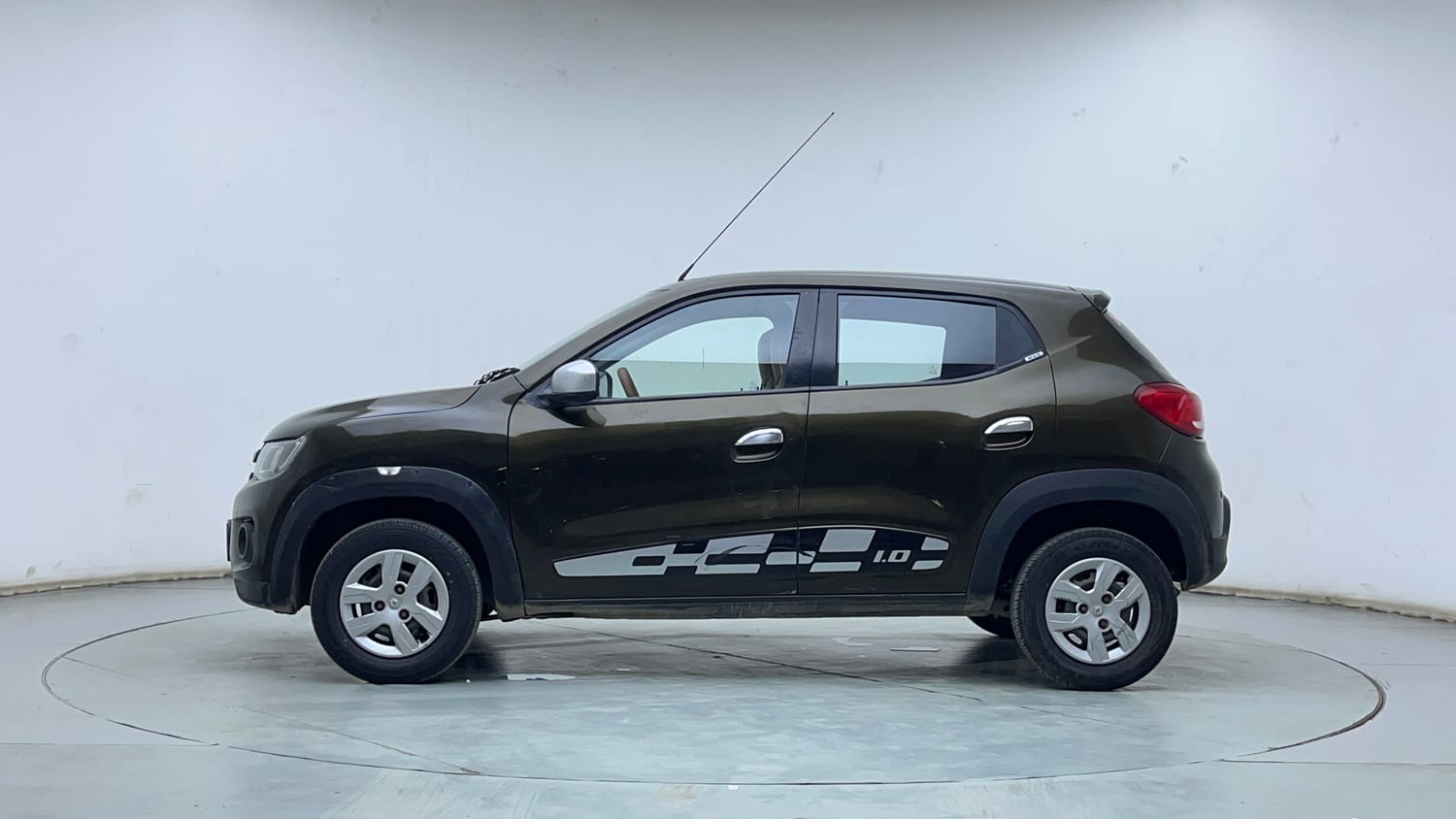 Used 2018 Renault Kwid 1.0 RXT Petrol Manual exterior LEFT SIDE VIEW