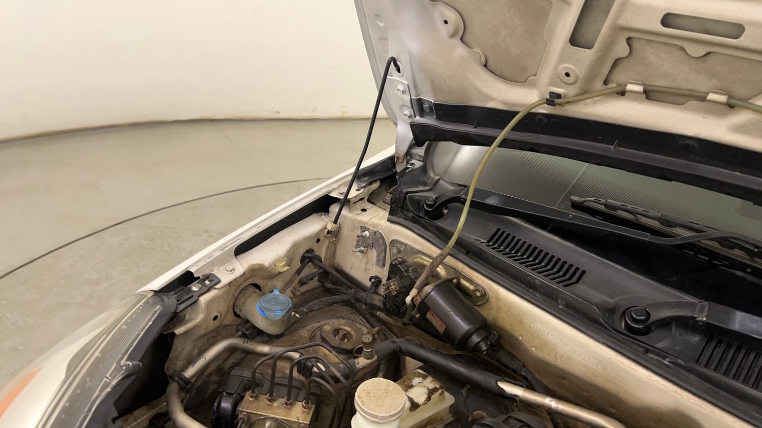 Used 2021 Maruti Suzuki Alto 800 LXi Petrol Manual engine ENGINE RIGHT SIDE HINGE & APRON VIEW