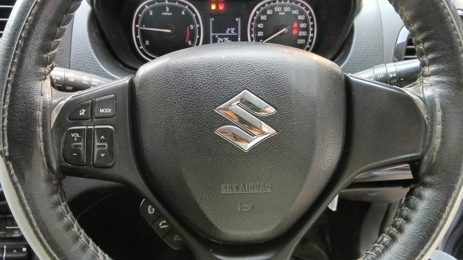 Used 2019 Maruti Suzuki Vitara Brezza [2016-2020] ZDi Diesel Manual top_features Steering mounted controls