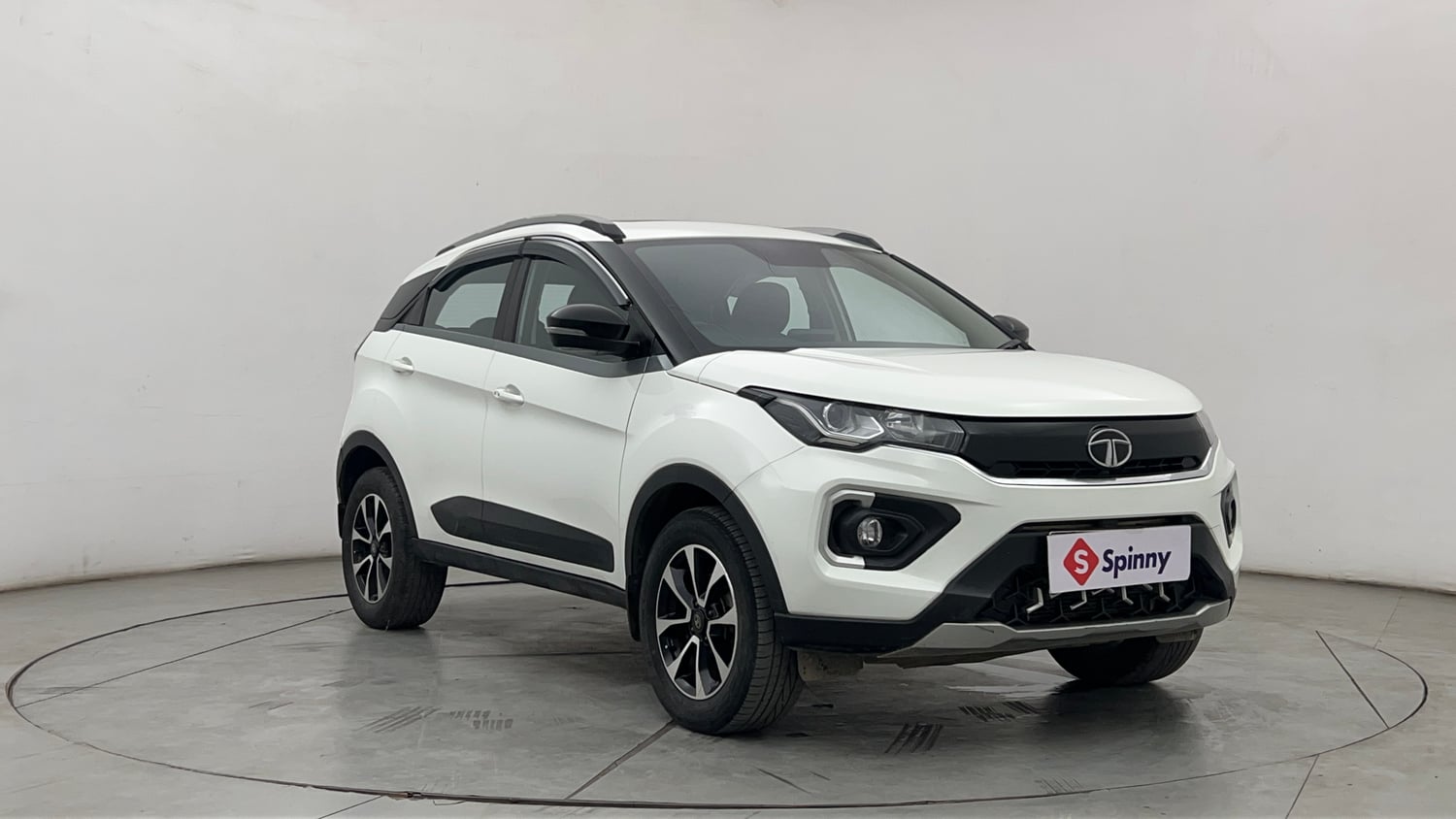 Used 2021 Tata Nexon XZA Plus (O) Diesel Diesel Automatic exterior RIGHT FRONT CORNER VIEW