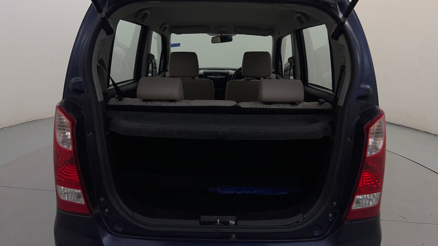 Used 2017 Maruti Suzuki Wagon R 1.0 VXI AMT Petrol Automatic interior DICKY INSIDE VIEW