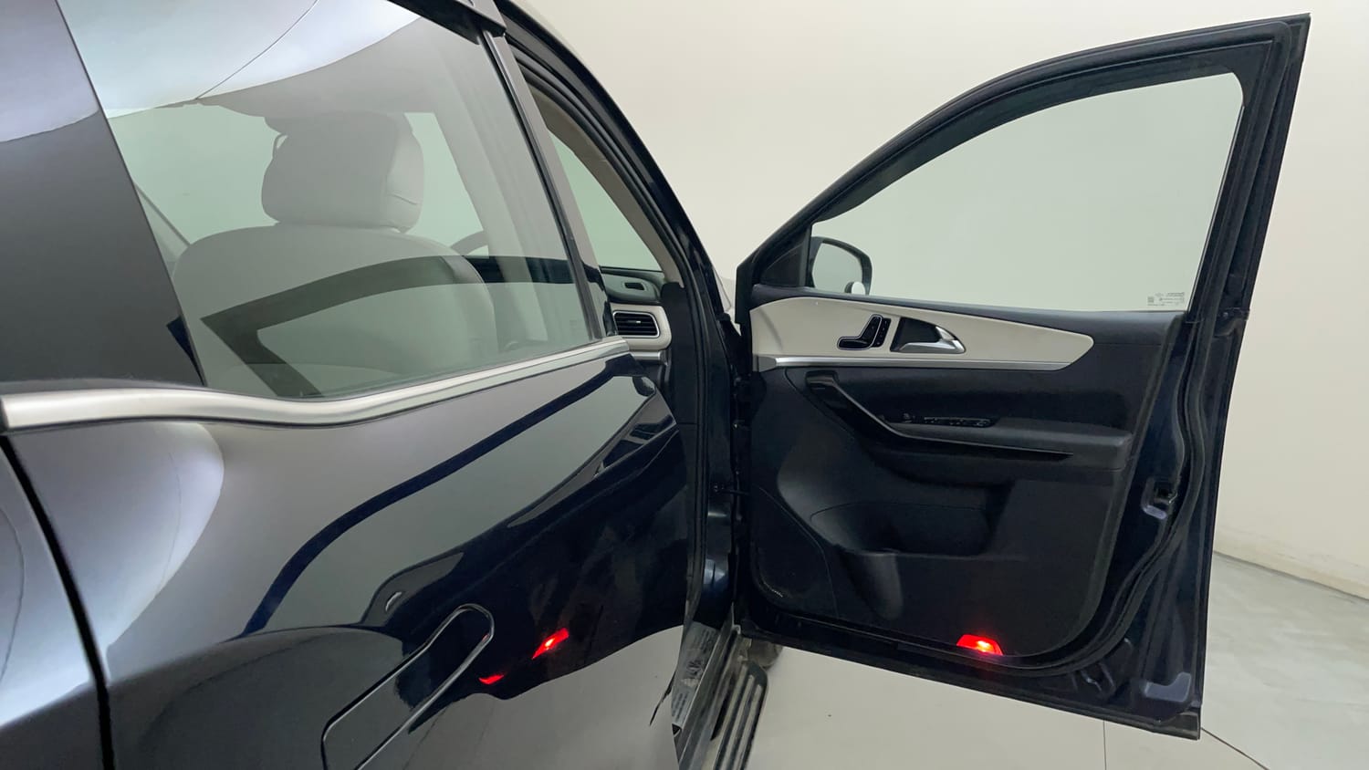 Used 2022 Mahindra XUV700 AX 7 Diesel MT 7 STR Diesel Manual interior RIGHT FRONT DOOR OPEN VIEW