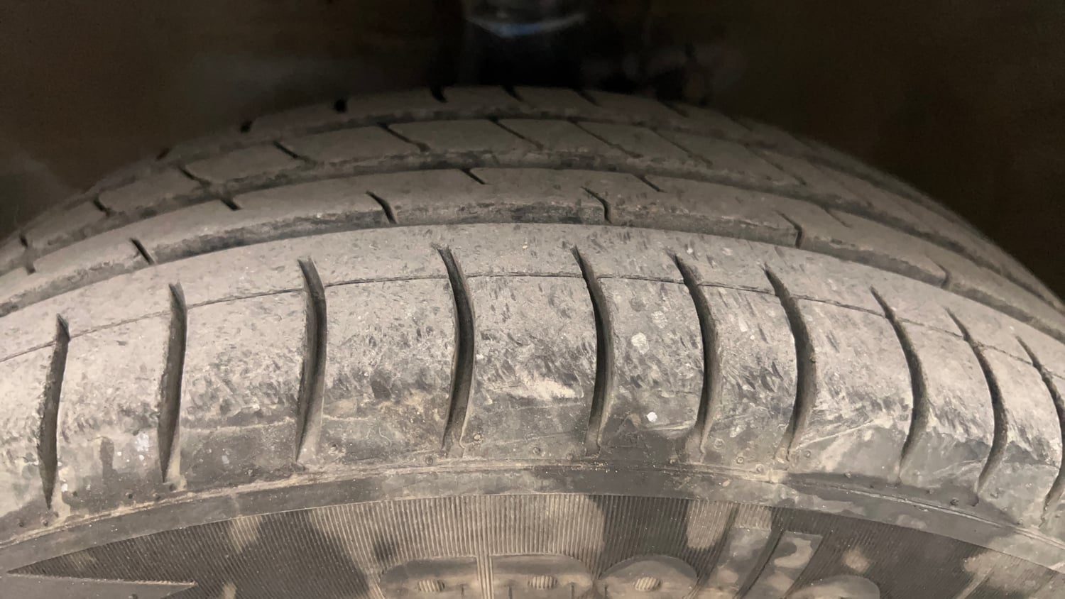 Used 2014 Maruti Suzuki Wagon R VXI Petrol Manual tyres LEFT FRONT TYRE TREAD VIEW