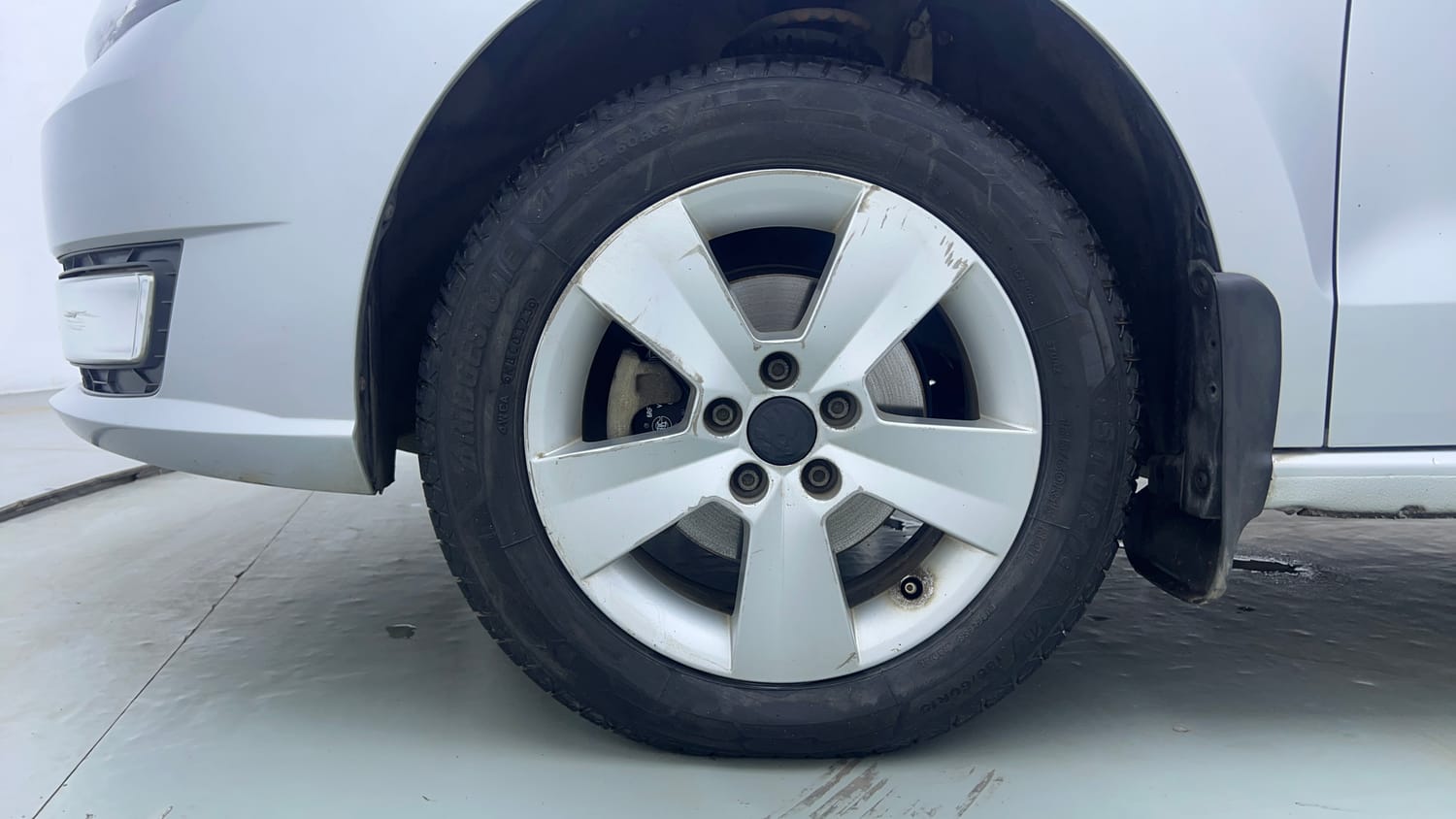 Used 2018 Skoda Rapid Ambition 1.6 MPI Petrol Manual tyres LEFT FRONT TYRE RIM VIEW