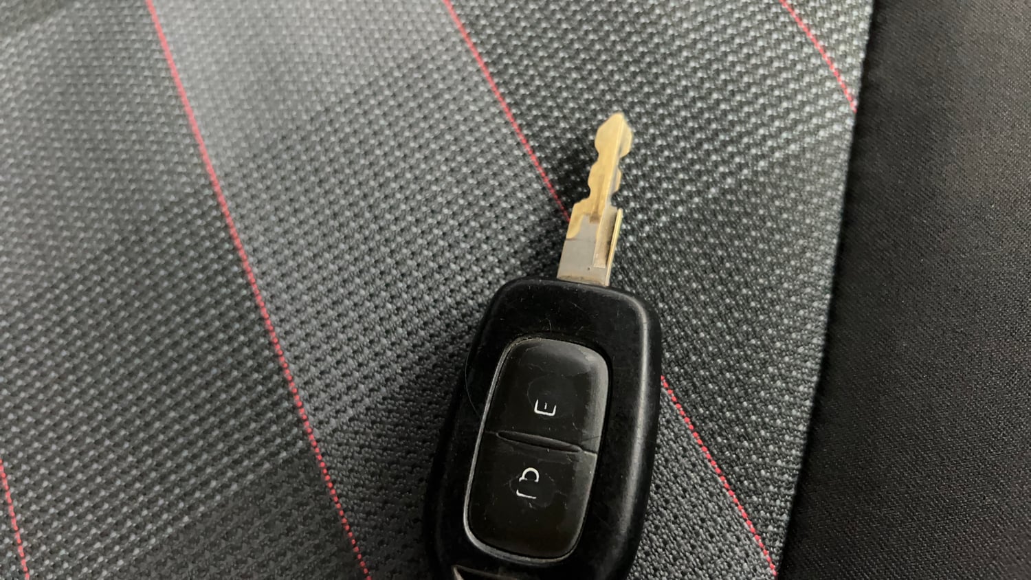Used 2021 Renault Kwid RXT 1.0 (O) Petrol Manual extra CAR KEY VIEW