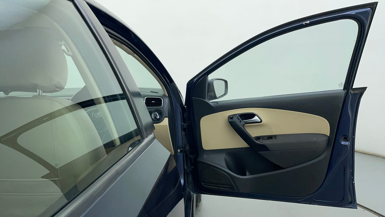 Used 2014 Volkswagen Polo Highline1.2L (P) Petrol Manual interior RIGHT FRONT DOOR OPEN VIEW