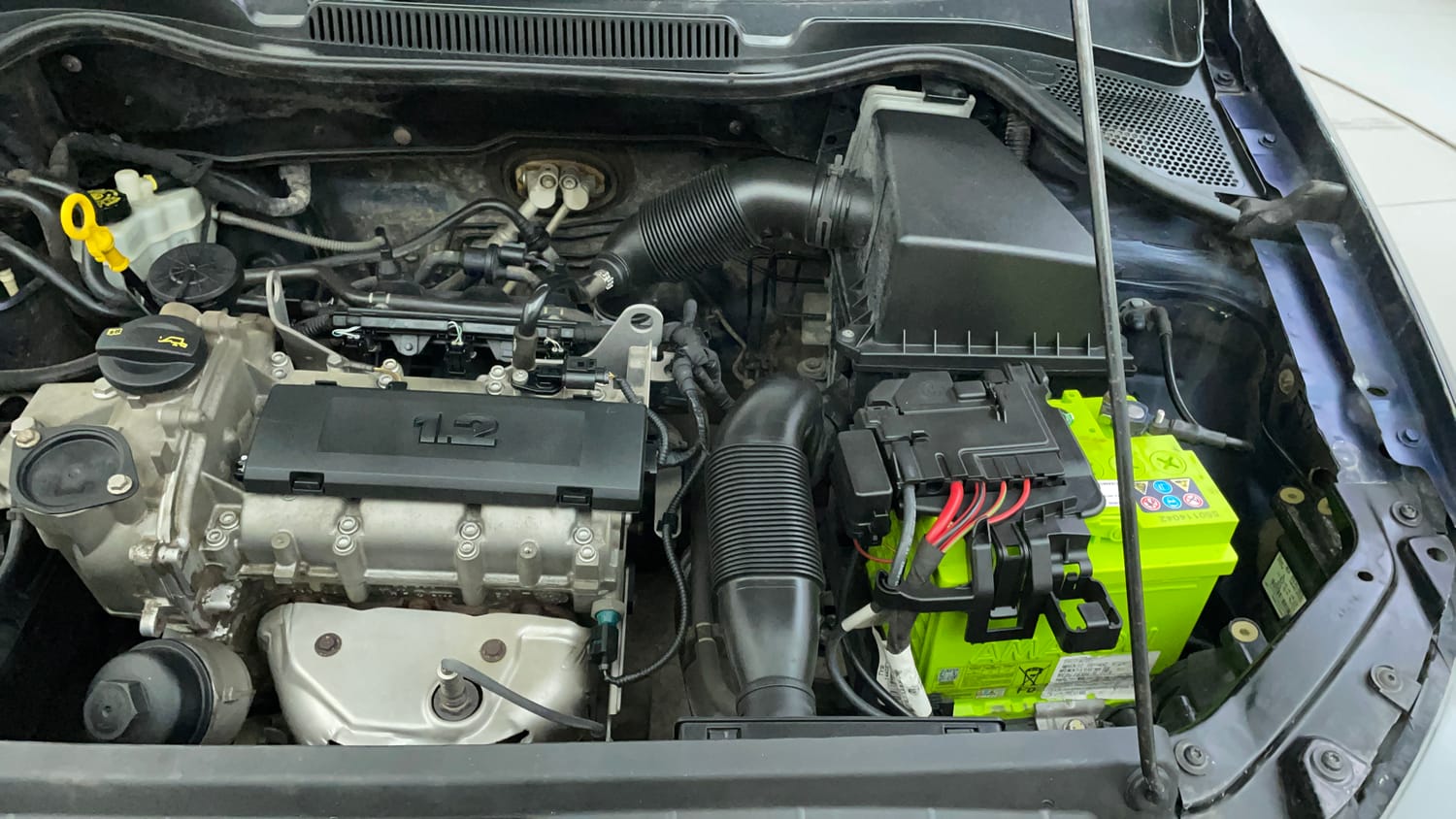 Used 2014 Volkswagen Polo Highline1.2L (P) Petrol Manual engine ENGINE LEFT SIDE VIEW
