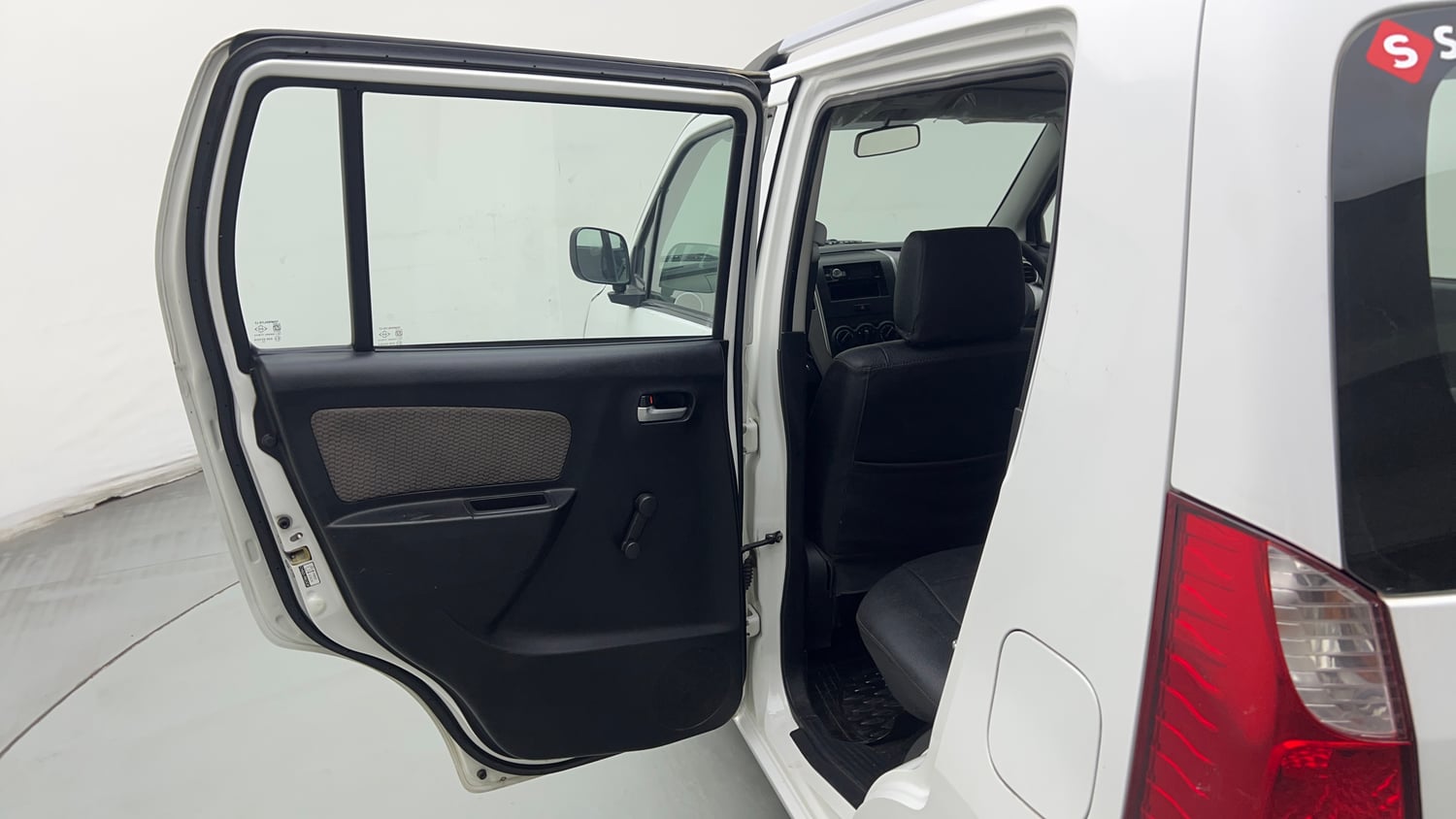 Used 2013 Maruti Suzuki Wagon R LXI Petrol Manual interior LEFT REAR DOOR OPEN VIEW