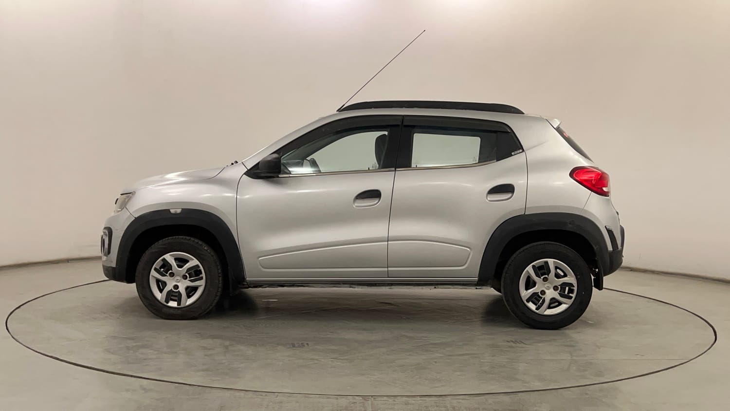 Used 2016 Renault Kwid RXT Petrol Manual exterior LEFT SIDE VIEW