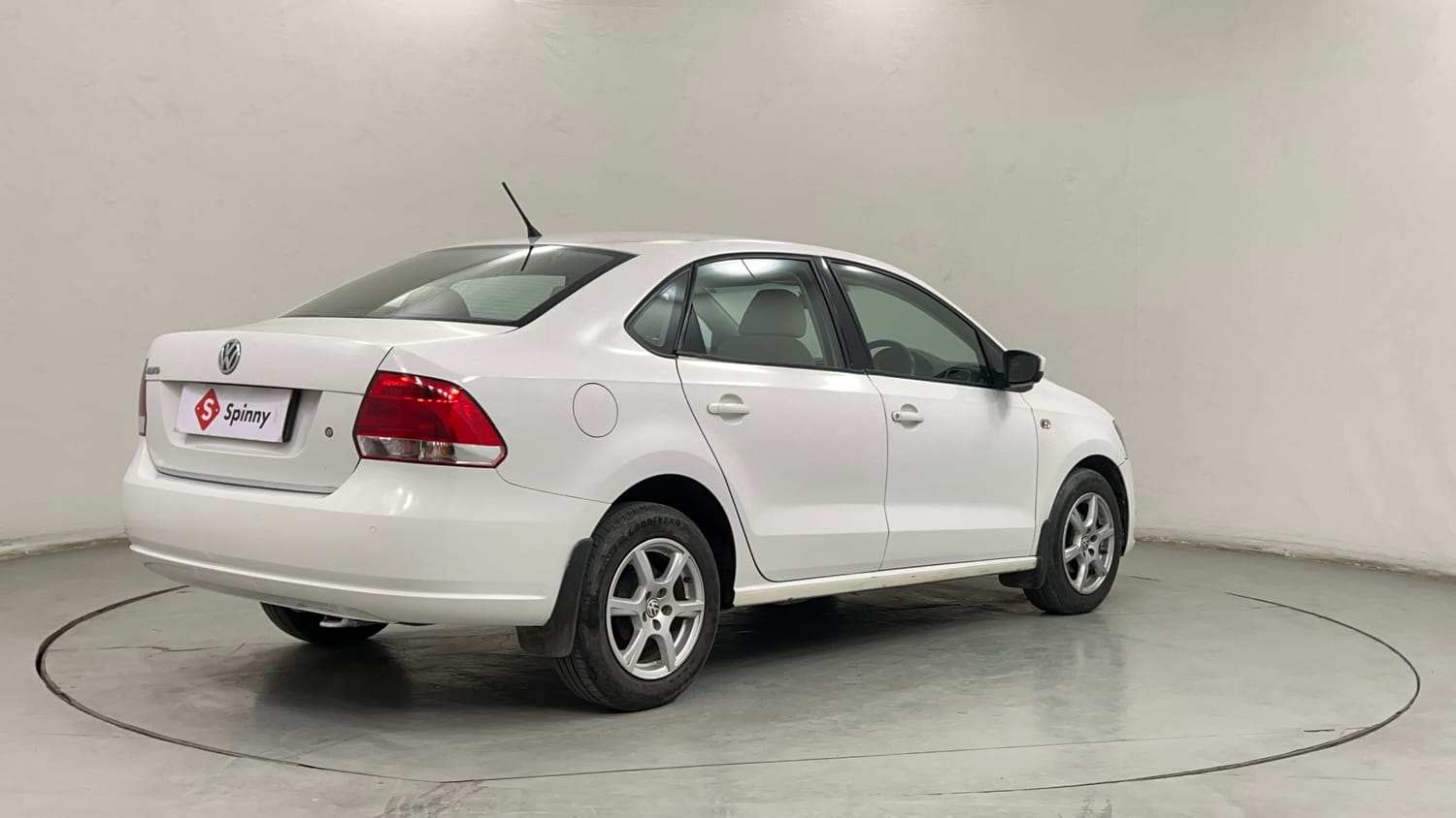 Used 2014 Volkswagen Vento Highline Petrol Petrol Manual exterior RIGHT REAR CORNER VIEW