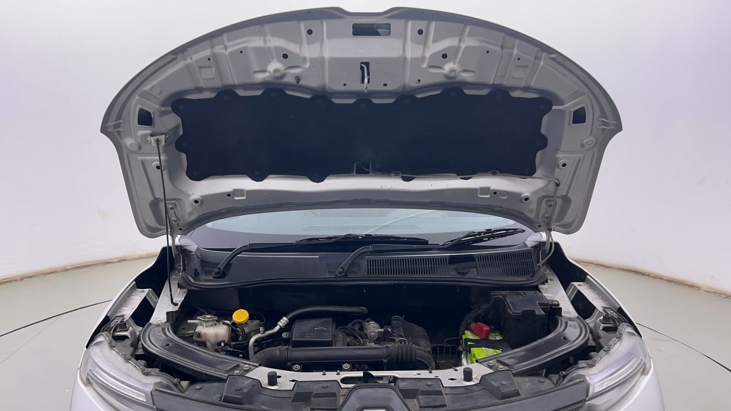 Used 2021 Renault Kiger RXL MT Petrol Manual engine ENGINE & BONNET OPEN FRONT VIEW