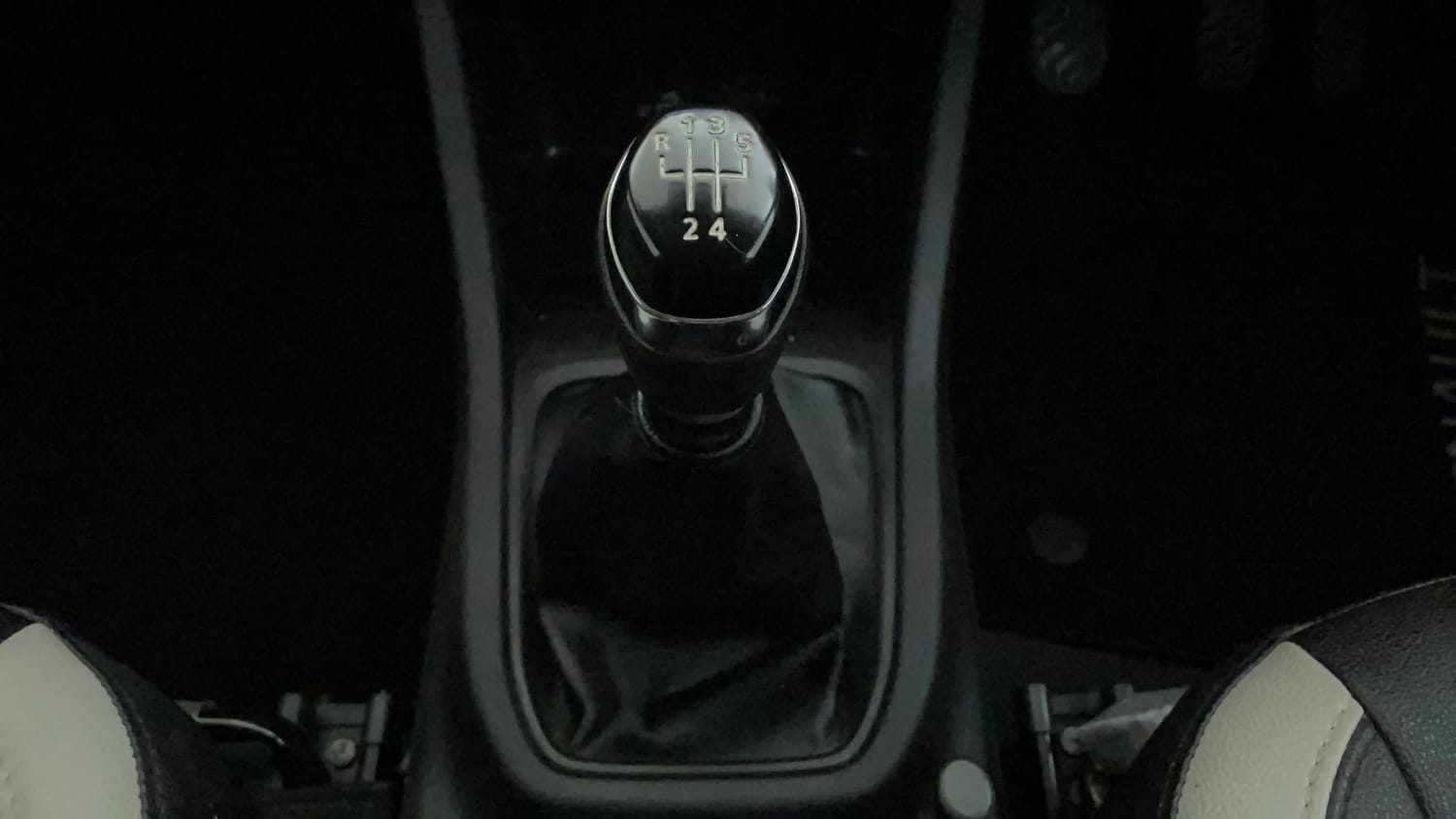 Used 2024 Renault Triber RXT Petrol Manual interior GEAR  KNOB VIEW