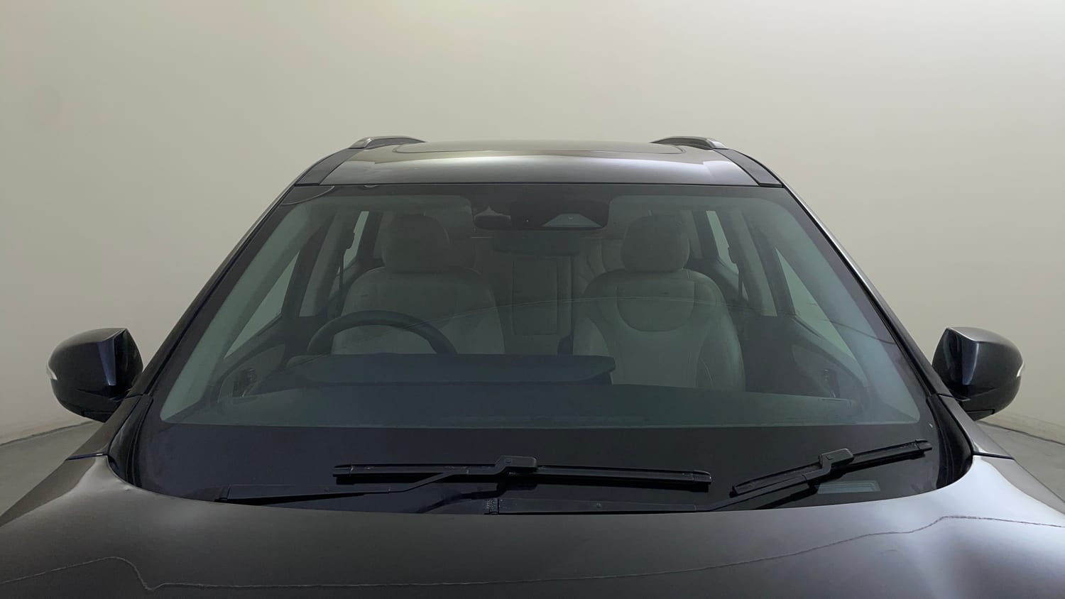 Used 2022 Mahindra XUV700 AX 7 Diesel MT 7 STR Diesel Manual exterior FRONT WINDSHIELD VIEW