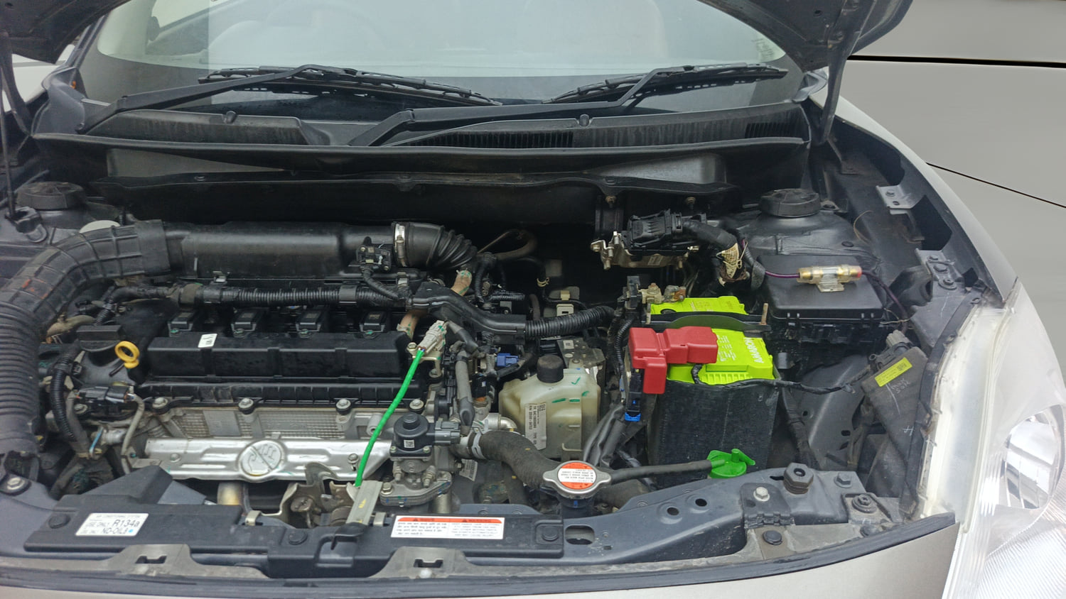 Used 2022 Maruti Suzuki Swift VXi AMT Petrol Automatic engine ENGINE LEFT SIDE HINGE & APRON VIEW