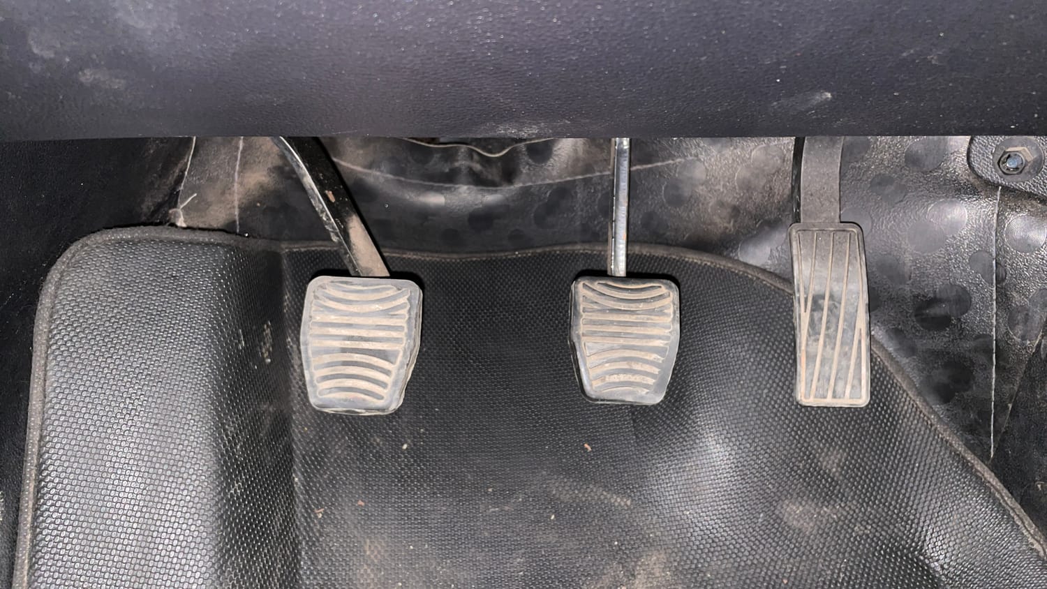 Used 2022 Mahindra XUV700 AX 7 Diesel MT 7 STR Diesel Manual interior PEDALS VIEW